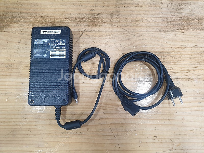 델타 12V 20A 대용량 아답터 팝니다.--0