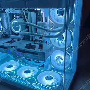 RTX5070 이엠텍 화이트 3팬 으로 RTX9070XT 화이트 3팬 구합니다.