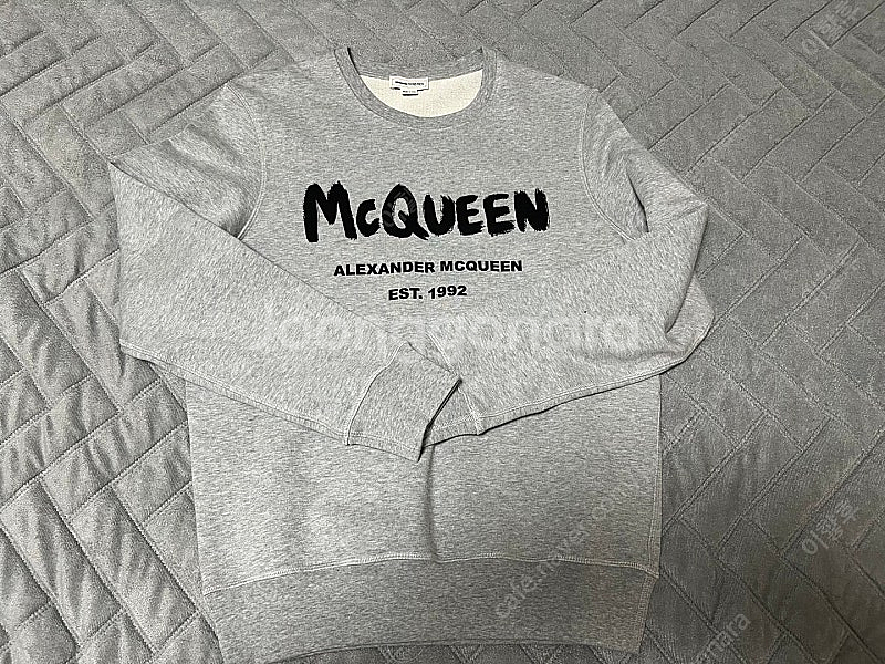 알렉산더 맥퀸 그레이 빅로고 맨투맨 M사이즈 새제품--2