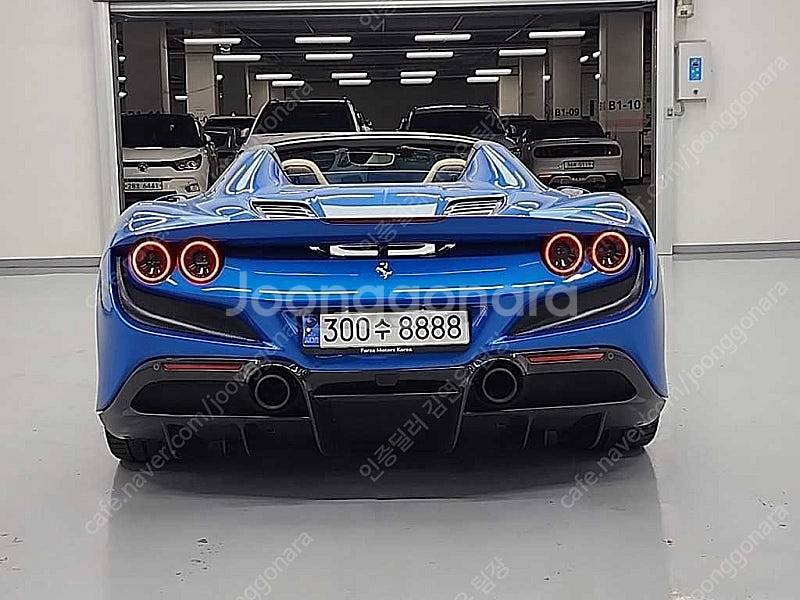 페라리 F8 스파이더 중고 3.9 V8 중고차싸게사기--8