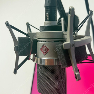 노이만 TLM 102 콘덴서 마이크
