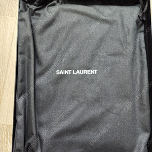 생로랑 YSL 금장 태블릿 케이스 악어가죽 블랙 클러치백 판매 합니다.