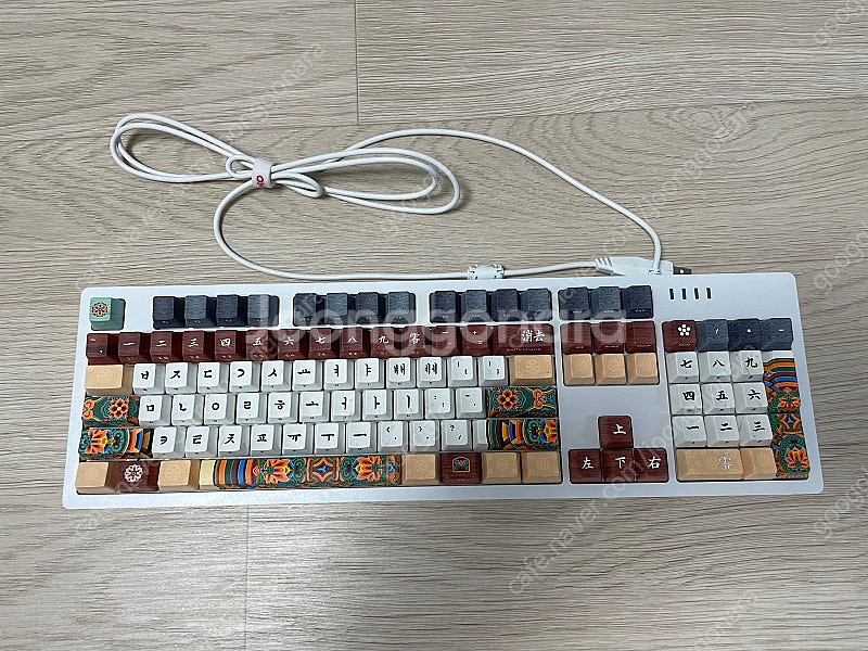 시이닷 화이트 단청 유선 LED 기계식 키보드 (갈축)--0