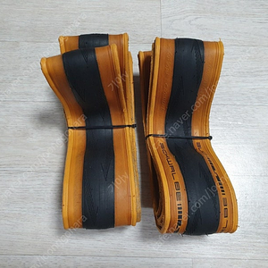 슈발베 원 TLE 28c 타이어 팝니다.