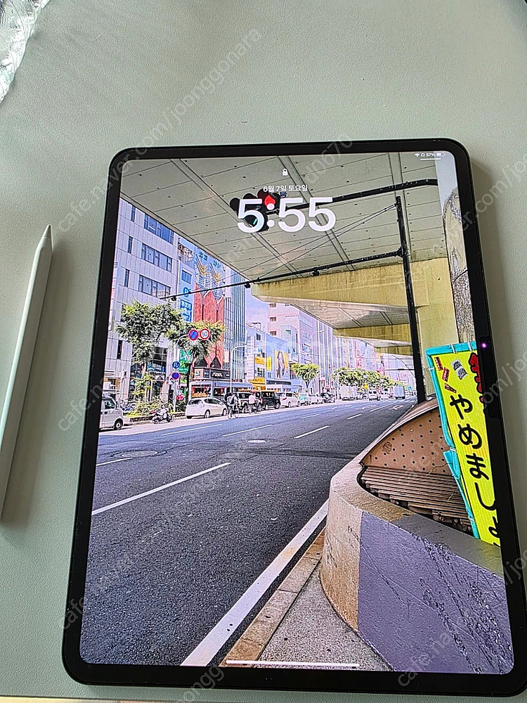 아이패드 프로13 m4 256g wifi 애케플 팝니다--0