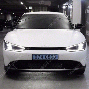 EV6 중고 EV6 중고차 흰색 2022년식 롱레인지 어스 중고차카페