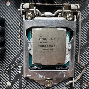ASUS Z370-E 메인보드 + i7-8700K (수율)