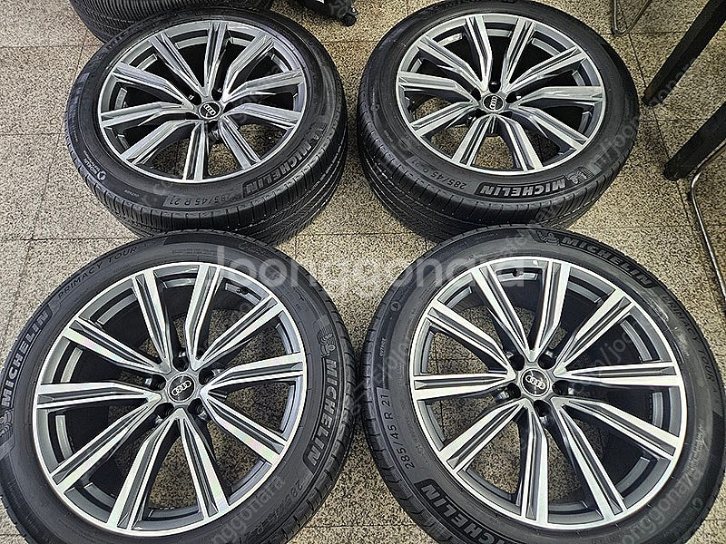 [판매] 아우디 Q8 55TDI 정품 21인치 휠타이어...--0