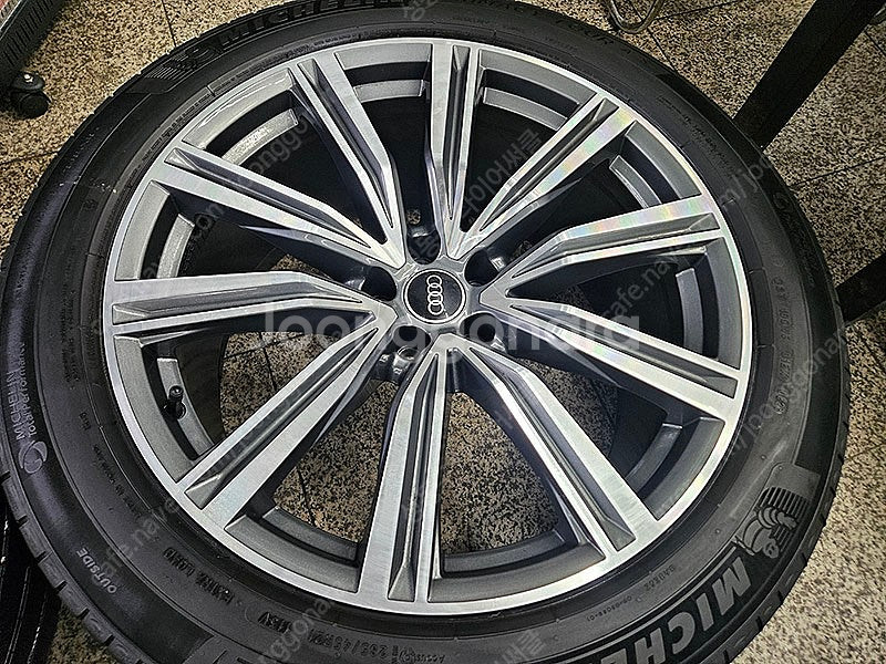 [판매] 아우디 Q8 55TDI 정품 21인치 휠타이어...--4
