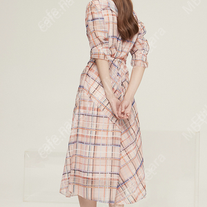 마인 드레이핑 오픈카라 원피스 삽니다