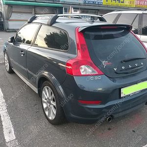 볼보 정품 C30 기본바와 볼보 정품 툴레 프로라이드 591 자전거 캐리어 판매합니다