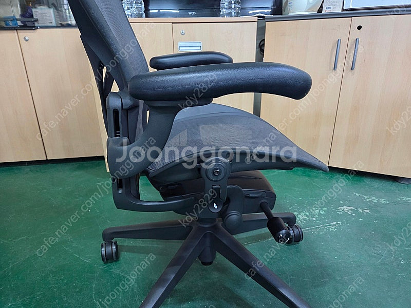 허먼밀러 뉴에어론 라이트 플러스 제품 판매 합니다--1