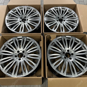 [ 벤츠 ] S클래스 S500 W222 마이바흐 정품 20인치 휠 팝니다.