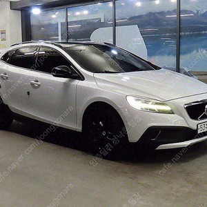 볼보 V40 크로스컨트리 중고 볼보 중고 2018년식 D3 중고자동차