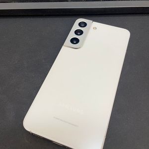 갤럭시S22 화이트 256GB 무잔상 상태좋은 중고25만팝니다
