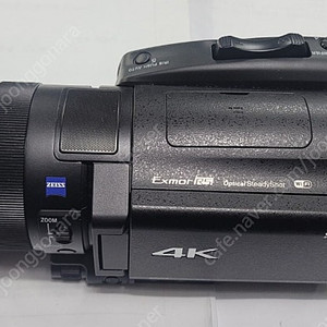 소니 4k 디지탈캠코더 ax700. 신품동일수준 팝니다. 사용시간 9×10.