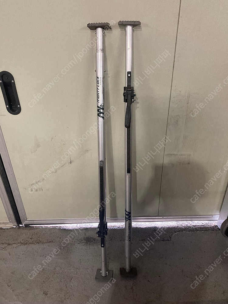 마이티락 1톤 탑차량, 냉동탑차량 지지봉, 스톱바 판매합니다. 2개보유--1