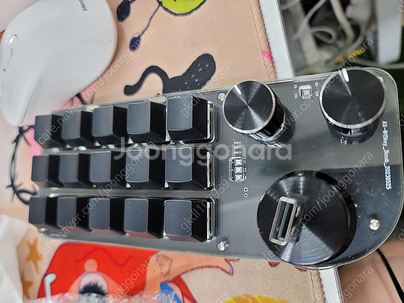 RGB 미니 매크로 키보드 팝니다. 블랙색상 택포가--2