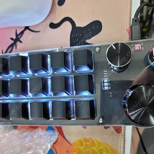 RGB 미니 매크로 키보드 팝니다. 블랙색상 택포가