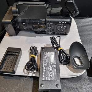 소니 업무용 캠코더 nx800 3-4회 사용(실내) 최상급 팝니다