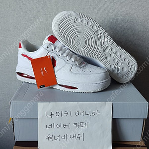 [280-285] 나이키 에어포스 1 로우 EVO 화이트 레드 / 에어포스 1 라이트 포토 블루 / 에어포스 1 미드 '07 LX 아워포스