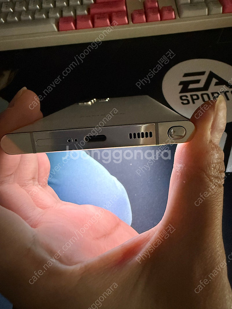 갤럭시 S22 울트라 256GB 화이트 S급 판매합니다...--3