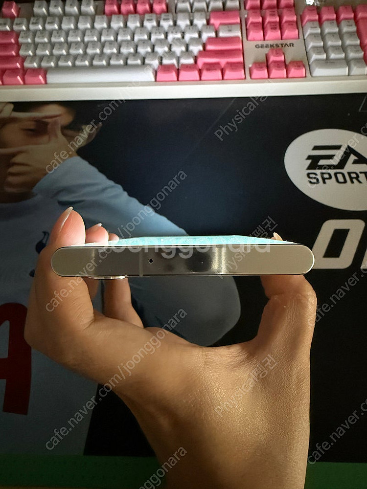 갤럭시 S22 울트라 256GB 화이트 S급 판매합니다...--4