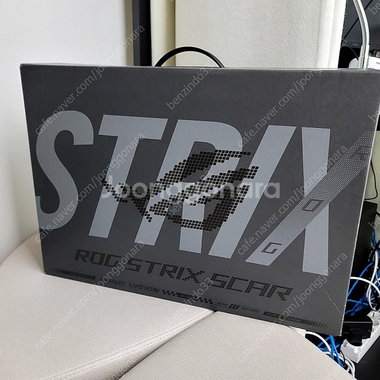 ASUS Scar18 G835LX-SA041W RTX5...--0