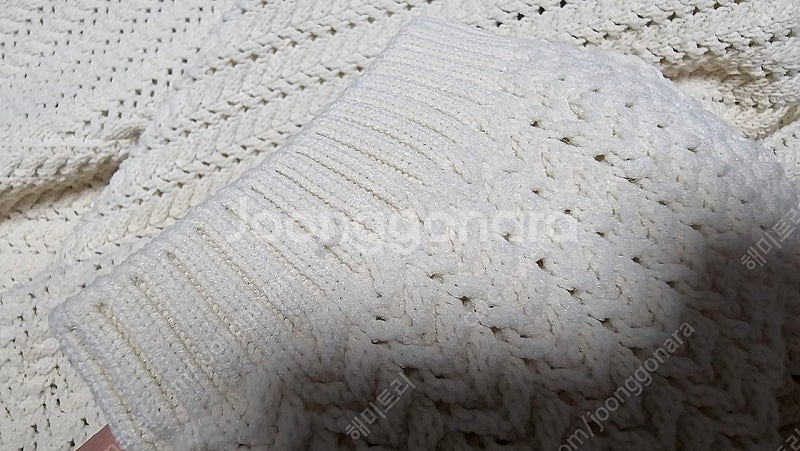 솔리드옴므 반칼카라니트(화이트헤링본반팔스웨터) 50사이즈 팝니다.--5