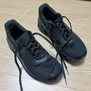 온러닝 클라우드몬스터2 올블랙 240 새상품
