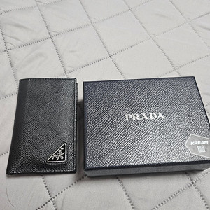 프라다 사피아노 반지갑 블랙