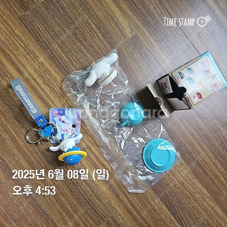 산리오 시나모롤 라떼아트 피규어 + 우주시리즈 키링--2