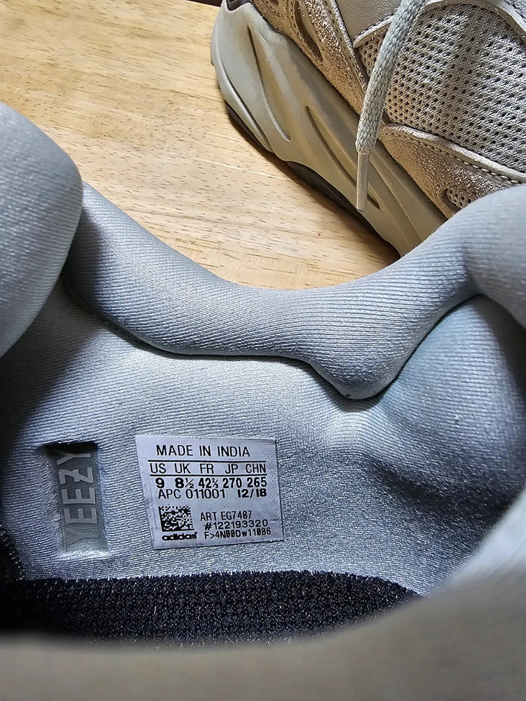 아디다스 이지부스트 700 솔트 이미지