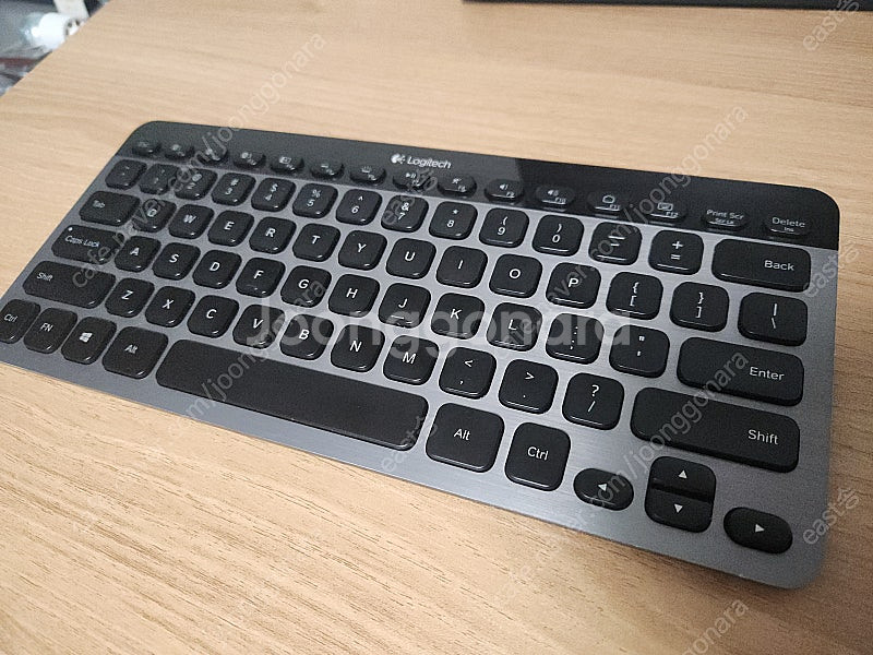 로지텍 K810 블루투스 키보드 팝니더--0