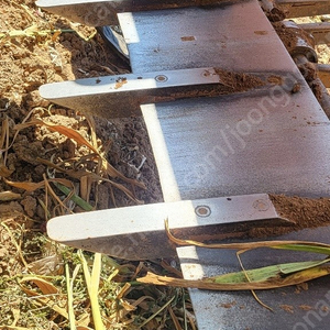 땅속작물수확기 / 마늘수확기 / 뿌리식물 수확기