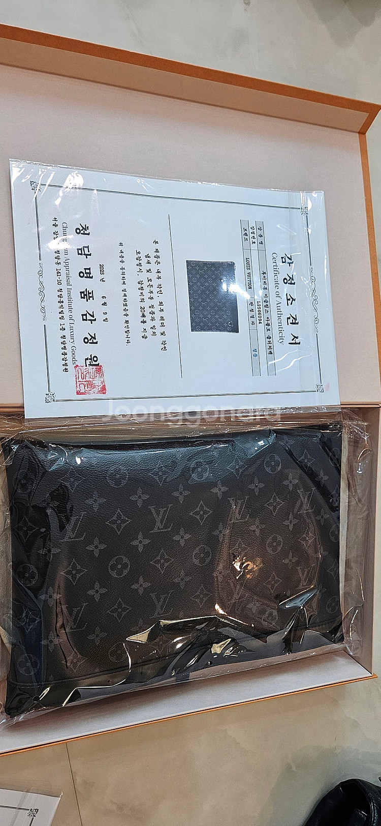 루이비통 이클립스 클러치 입니다--1