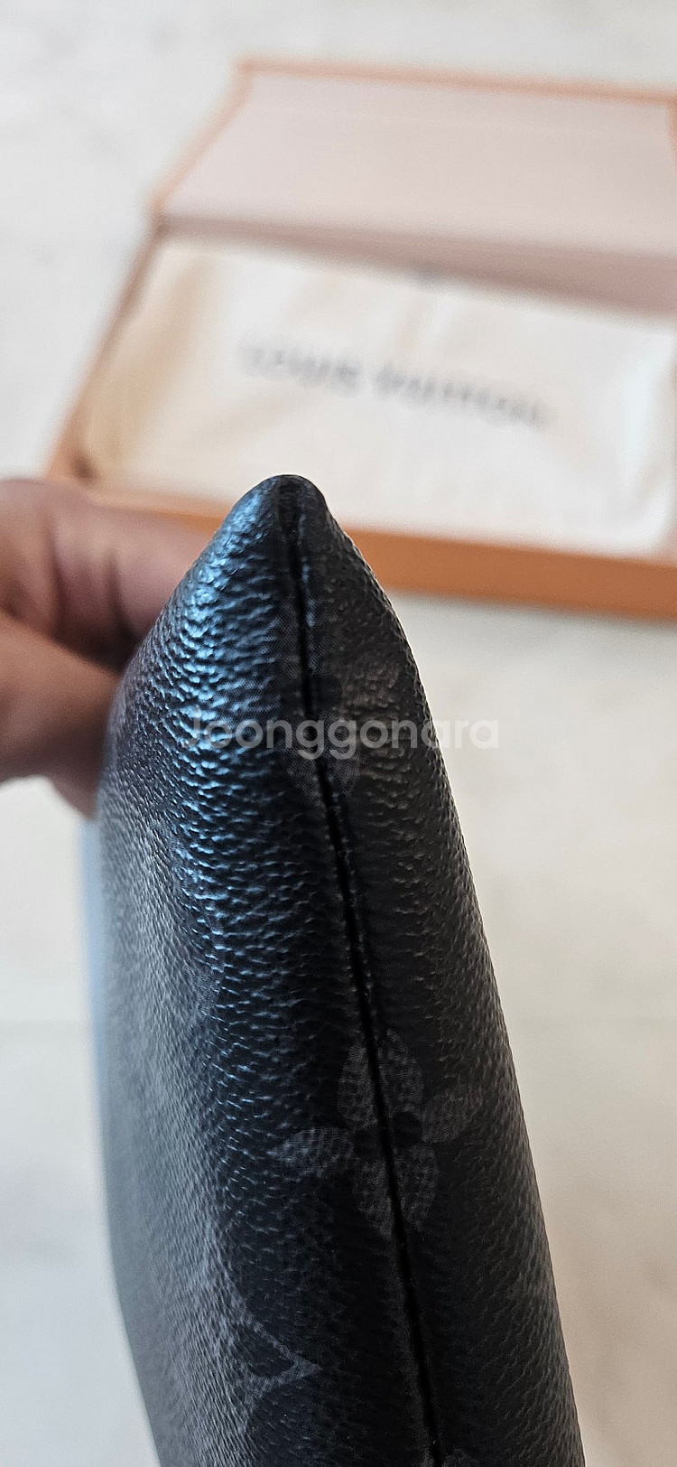 루이비통 이클립스 클러치 입니다--8