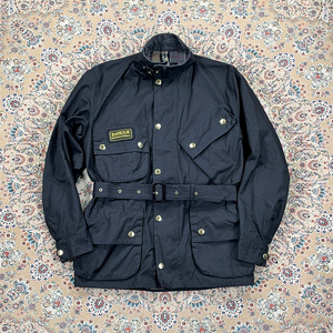 [매우좋은컨디션 38] 바버 인터네셔널 A7 블랙왁스코튼 벨티드자켓