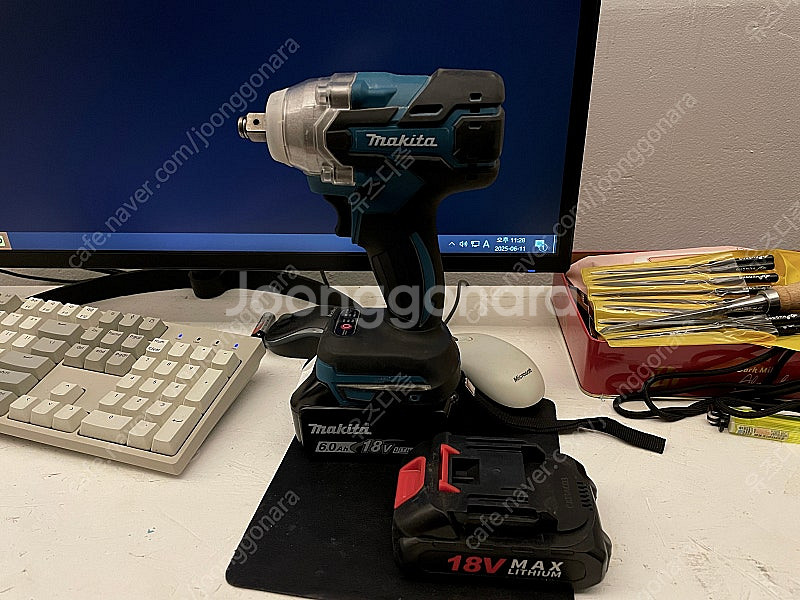 마끼다 dtw600 해외구매품 18v 리튬 배터리--1