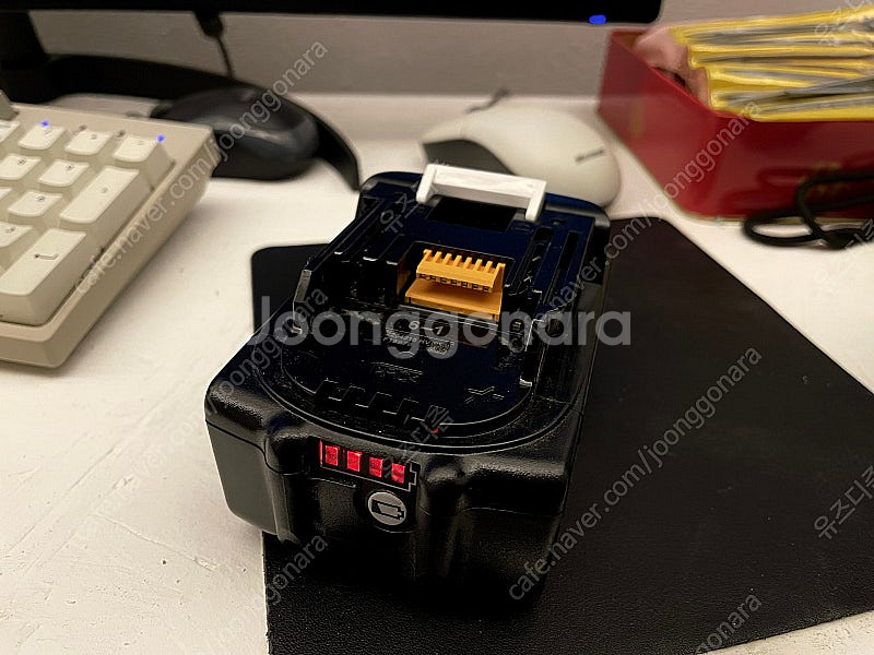 마끼다 dtw600 해외구매품 18v 리튬 배터리--5
