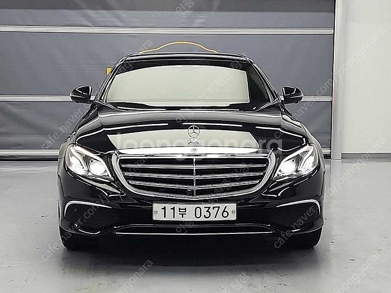 벤츠 E클래스 중고 벤츠 E300 중고 검정색 2019...--2