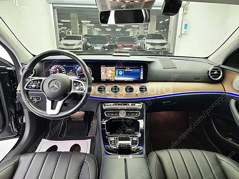 벤츠 E클래스 중고 벤츠 E300 중고 검정색 2019...--7