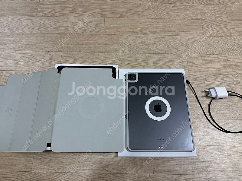 아이패드프로 13인치 M4모델팝니다.(256g 와이파이...--2