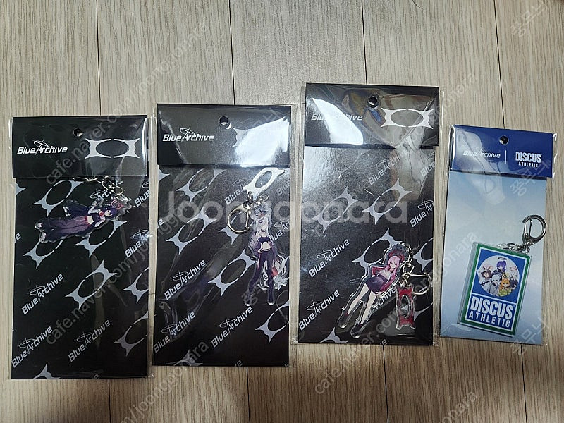 블루아카이브 무신사 콜라보 아크릴스탠드,키링,포토카드 ...--1