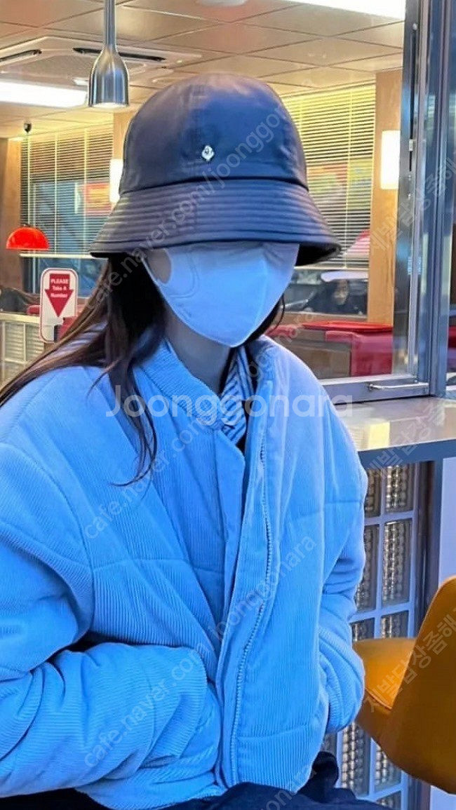 (강민경 착용) 아비에무아 코듀로이 자켓--0