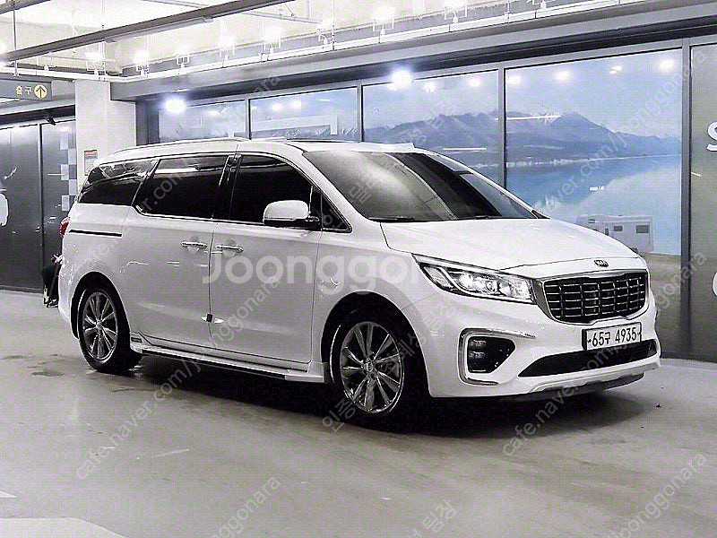 카니발 9인승 중고 더 뉴 카니발 중고차 흰색 2019...--0
