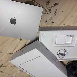 맥북에어 M3 13인치 16GB/512GB 스타라이트