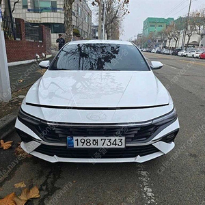 아반떼 하이브리드 중고 아반떼 더 뉴 아반떼 CN7 하이브리드 중고차 흰색 2024년식 18,170km 1.6 HEV 모던 중고차카페