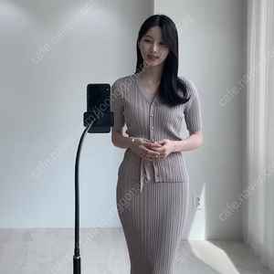 시에 보브 벨티드 가디건 + 머메이드 스커트 맥시 베이지 셋업