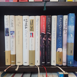 파올로 코엘료 12권/ 르 클레지오 6권/ 알렝 드 보통 7권 : 내용참조